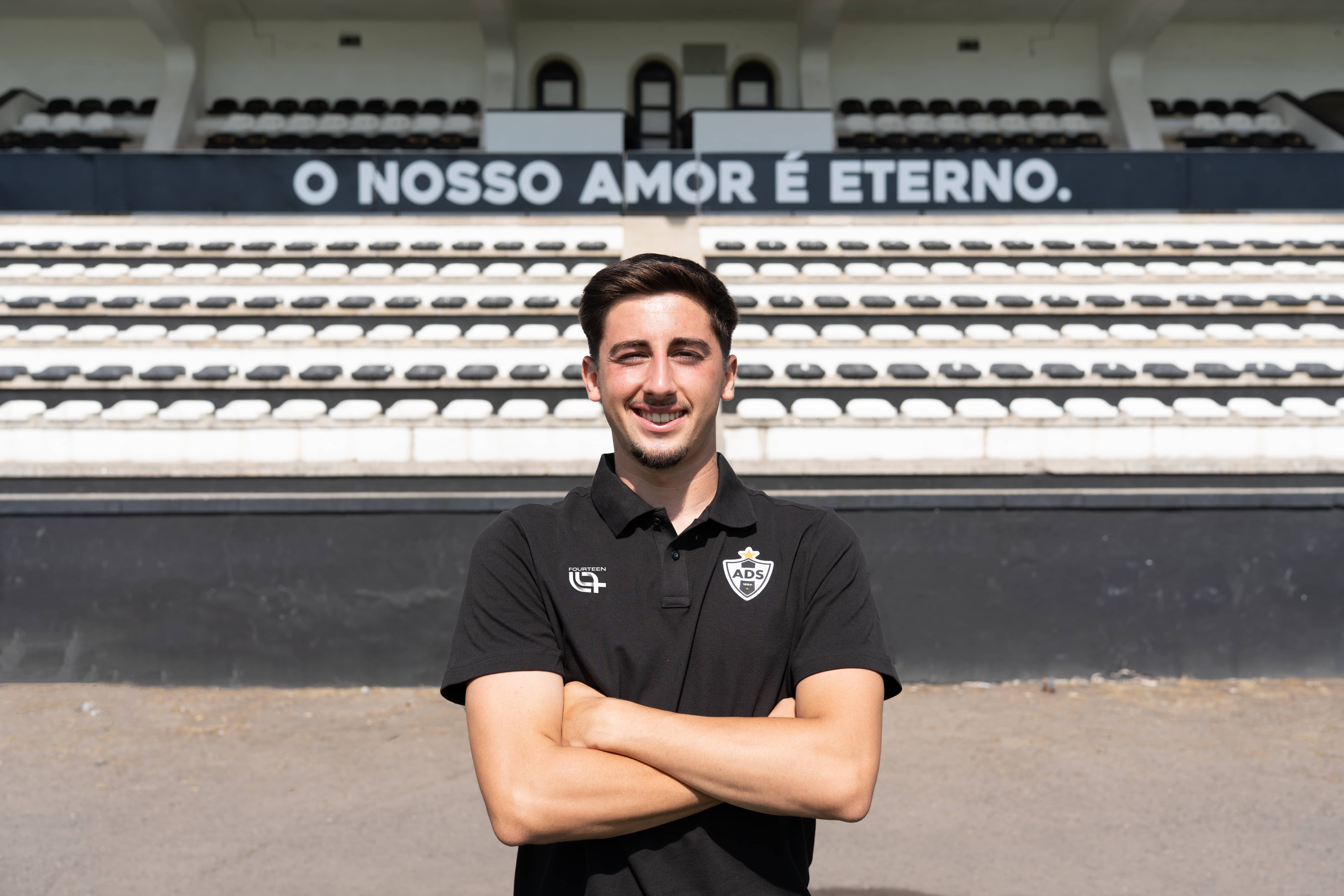 Defesa-central Gonçalo Sá é reforço para 2025/26